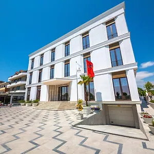 Hotel Fiore, Kavaje