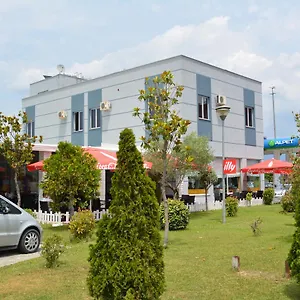 Hotel Alpet, Rinas