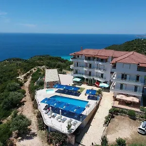Hotel Kafe, Lukovë